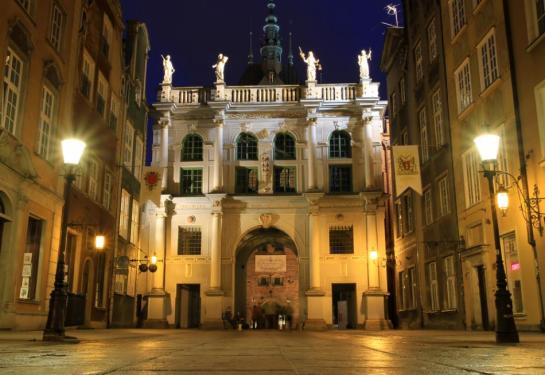 th1_12125_brama_zlota1